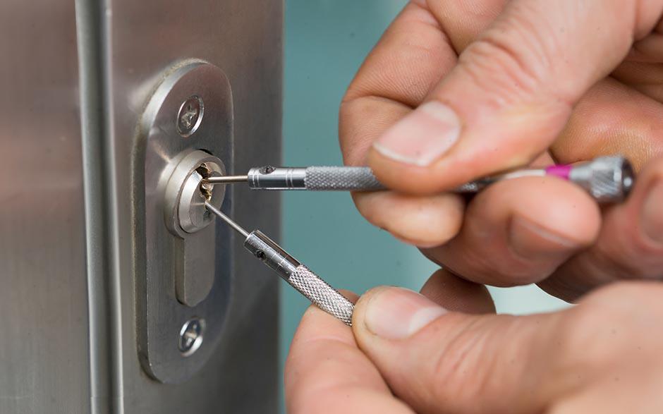 Bouc-Bel-Air comment changer un barillet de porte Vachette