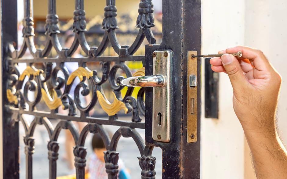Bouc-Bel-Air comment changer un barillet de porte Vachette